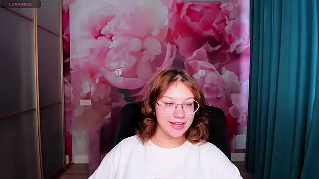 AngelinaLow online show from October 2, 11:35 am