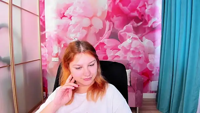 AngelinaLow online show from May 18, 11:26 am
