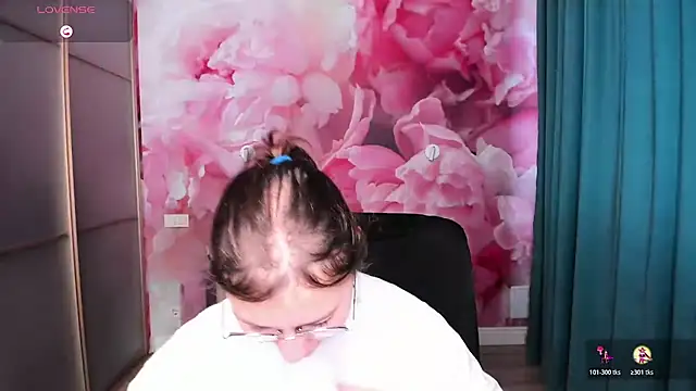 AngelinaLow online show from October 19, 5:32 am