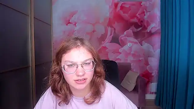 AngelinaLow online show from November 18, 12:41 pm