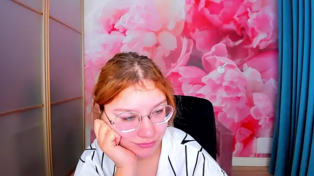 AngelinaLow online show from February 15, 6:36 am