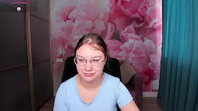 AngelinaLow online show from October 25, 5:28 am