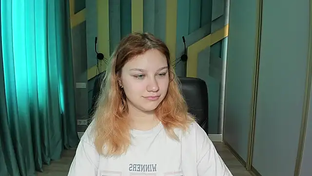 AngelinaLow online show from May 4, 11:24 am