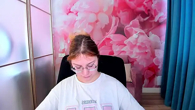 AngelinaLow online show from February 24, 12:50 pm