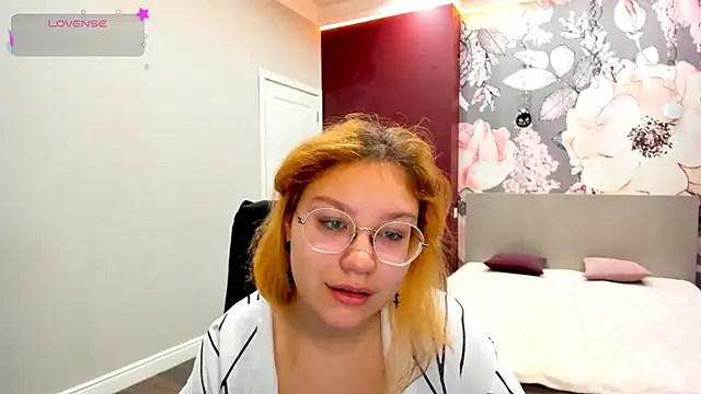 AngelinaLow online show from February 14, 6:24 am