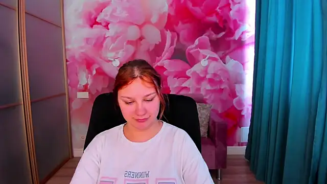 AngelinaLow online show from May 5, 11:24 am