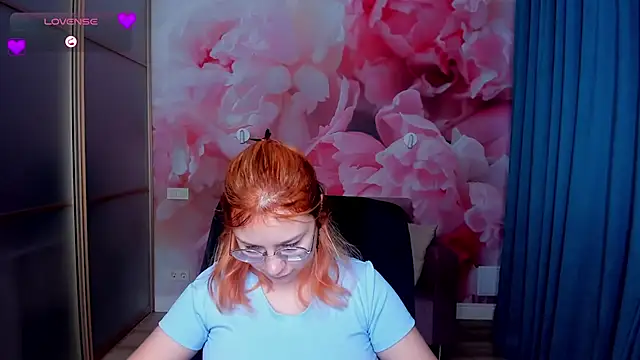 AngelinaLow online show from November 28, 12:27 pm