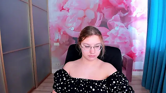 AngelinaLow online show from March 1, 6:35 am