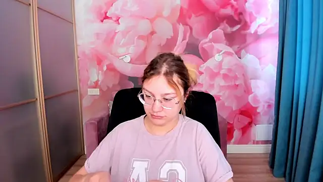 AngelinaLow online show from March 6, 12:33 pm