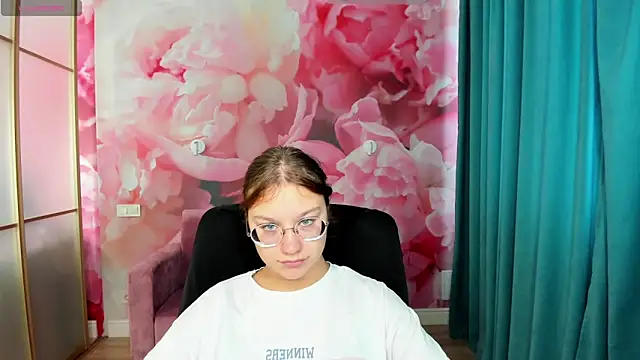 AngelinaLow online show from September 29, 11:27 am