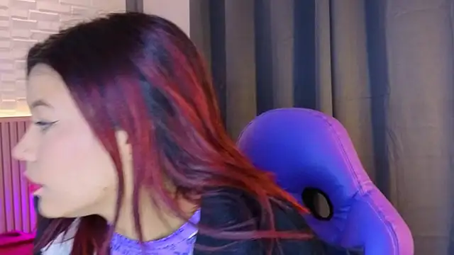 TiffanyWalk online show from December 4, 11:53 am