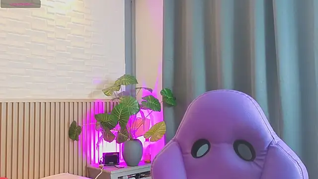 TiffanyWalk online show from April 13, 12:42 pm