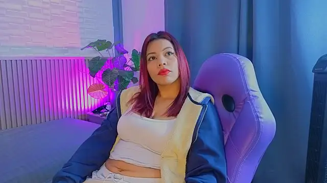 Snapshot of TiffanyWalk chatting on February 24, 1:45 pm TiffanyWalk online show from February 24, 1:45 pm