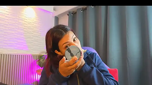 TiffanyWalk online show from March 31, 11:45 am