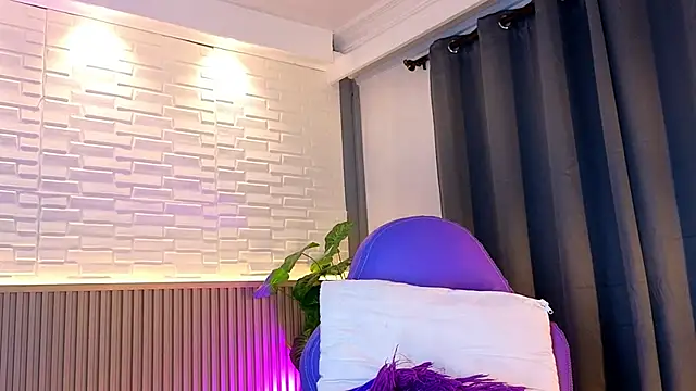 TiffanyWalk online show from October 24, 11:20 am