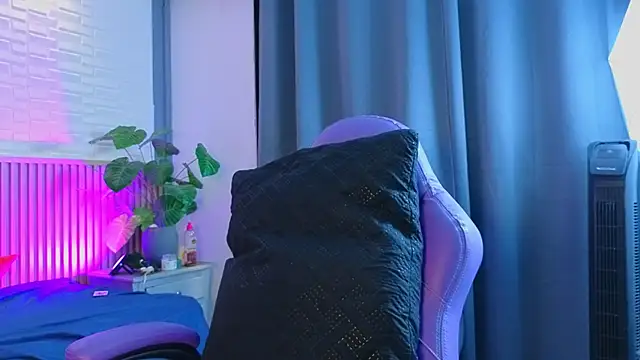 TiffanyWalk online show from March 13, 12:43 pm