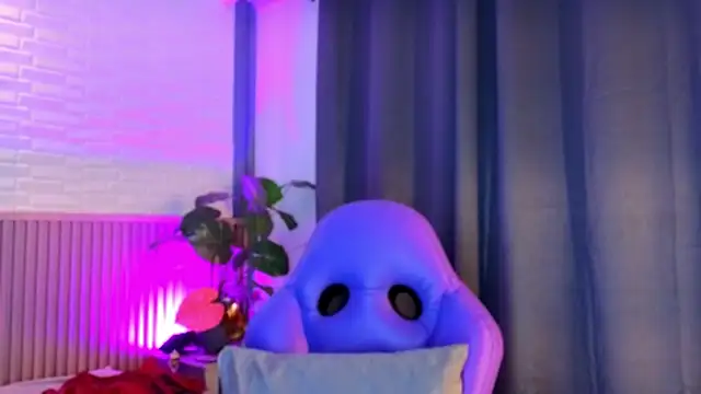 Snapshot of TiffanyWalk chatting on January 7, 11:37 am TiffanyWalk online show from January 7, 11:37 am