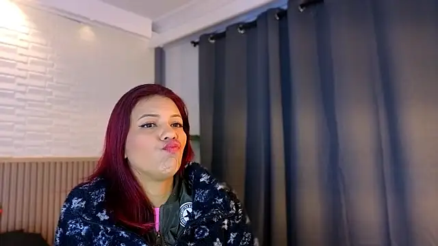 Snapshot of TiffanyWalk chatting on January 8, 11:49 am TiffanyWalk online show from January 8, 11:49 am