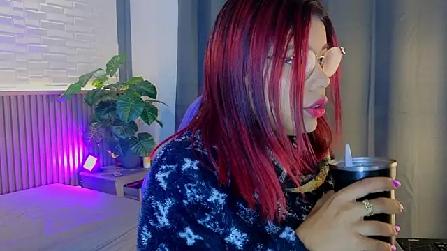 Snapshot of TiffanyWalk chatting on October 10, 10:49 am TiffanyWalk online show from October 10, 10:49 am