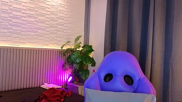 TiffanyWalk online show from December 5, 10:36 am