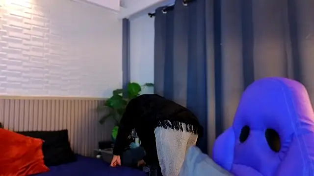 Snapshot of TiffanyWalk chatting on January 9, 11:39 am TiffanyWalk online show from January 9, 11:39 am