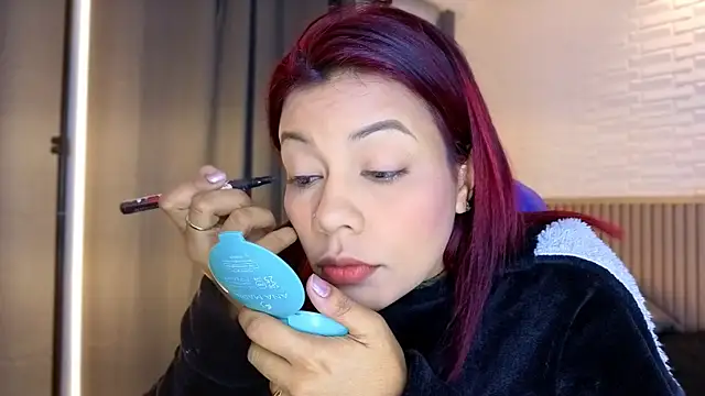 Snapshot of TiffanyWalk chatting on January 13, 11:25 am TiffanyWalk online show from January 13, 11:25 am