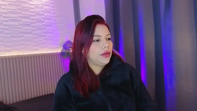 Snapshot of TiffanyWalk chatting on December 17, 11:15 am TiffanyWalk online show from December 17, 11:15 am