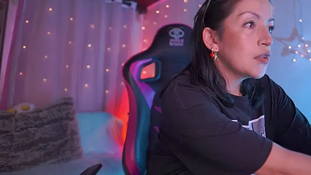 Madison Mayer online show from January 10, 2:01 pm