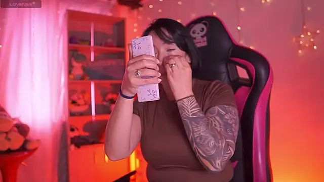 Madison Mayer online show from March 19, 2:17 pm