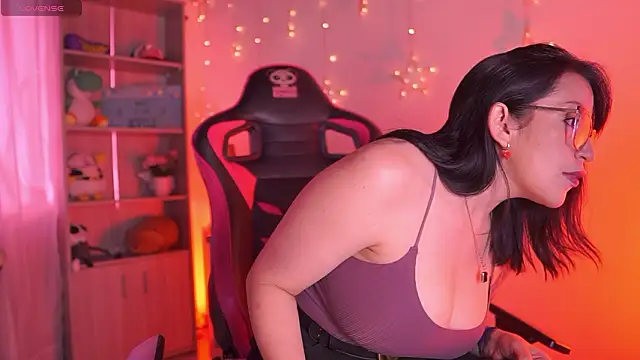 Madison Mayer online show from March 20, 1:12 pm