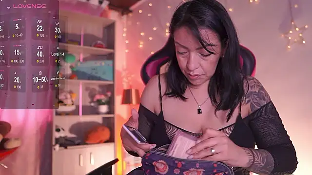 Madison Mayer online show from March 18, 1:13 pm