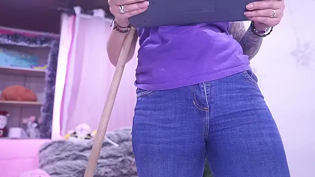 Madison Mayer online show from December 13, 8:04 pm