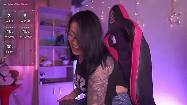 Madison Mayer online show from March 11, 12:43 pm