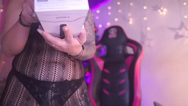 Madison Mayer online show from December 20, 1:47 pm