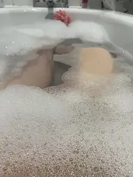 Snapshot of Curvy-Ava33 chatting on March 17, 10:27 am Curvy-Ava33 online show from March 17, 10:27 am