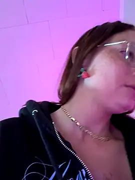 Snapshot of SpaceCowWhore chatting on October 1, 12:09 pm SpaceCowWhore online show from October 1, 12:09 pm