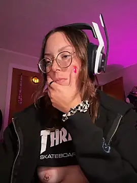 Snapshot of SpaceCowWhore chatting on October 2, 12:14 am SpaceCowWhore online show from October 2, 12:14 am