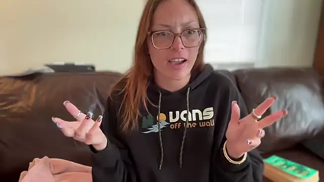 SpaceCowWhore online show from June 18, 3:50 pm