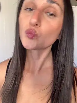 luci brecman online show from April 22, 5:31 pm