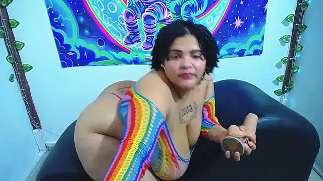 latina bigboos25 online show from November 27, 2:45 am