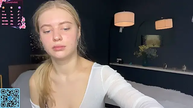 RadiantBliss online show from October 26, 7:36 pm