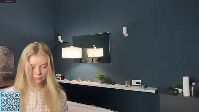 RadiantBliss online show from December 18, 2:21 pm