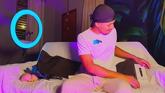 LiamByrne online show from December 18, 4:06 am