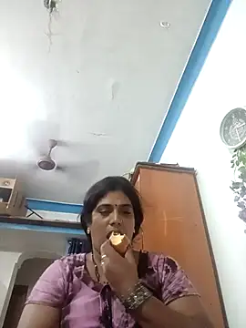 kissmetha online show from October 2, 9:45 am