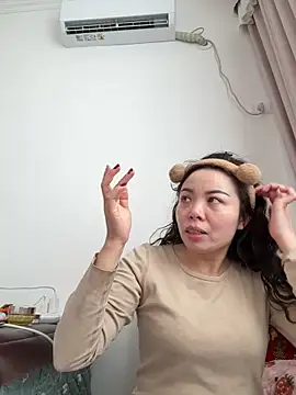 Snapshot of aa520uv chatting on February 1, 3:05 am aa520uv online show from February 1, 3:05 am