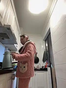 Snapshot of aa520uv chatting on February 19, 2:30 am aa520uv online show from February 19, 2:30 am