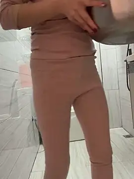 Snapshot of aa520uv chatting on February 6, 1:18 pm aa520uv online show from February 6, 1:18 pm