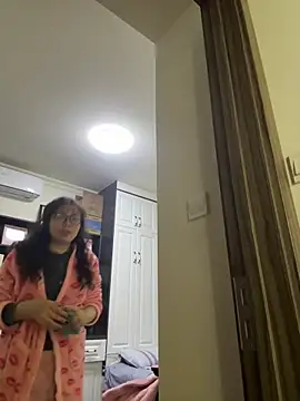 Snapshot of aa520uv chatting on February 12, 2:28 pm aa520uv online show from February 12, 2:28 pm