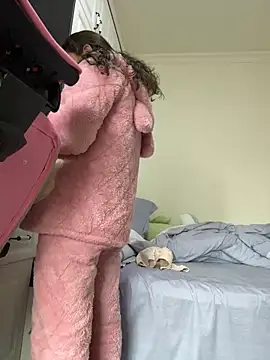 Snapshot of aa520uv chatting on February 13, 2:33 am aa520uv online show from February 13, 2:33 am