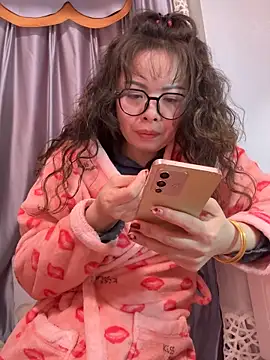 Snapshot of aa520uv chatting on February 14, 3:07 am aa520uv online show from February 14, 3:07 am